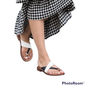 BERNARDO Tia Cross-Strap Sandals 8.5